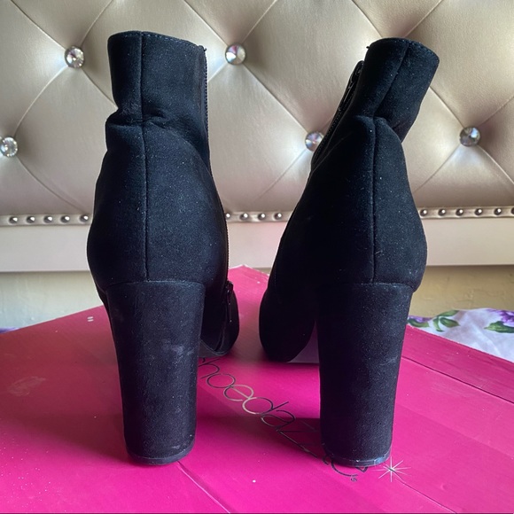 Black booties - Picture 2 of 6